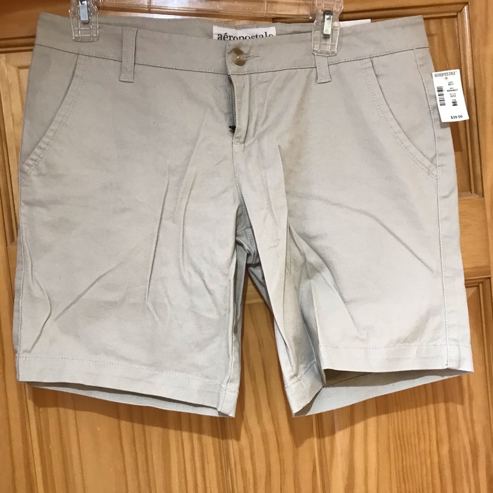 Aeropostale tan Bermuda shorts 9/10 curvy